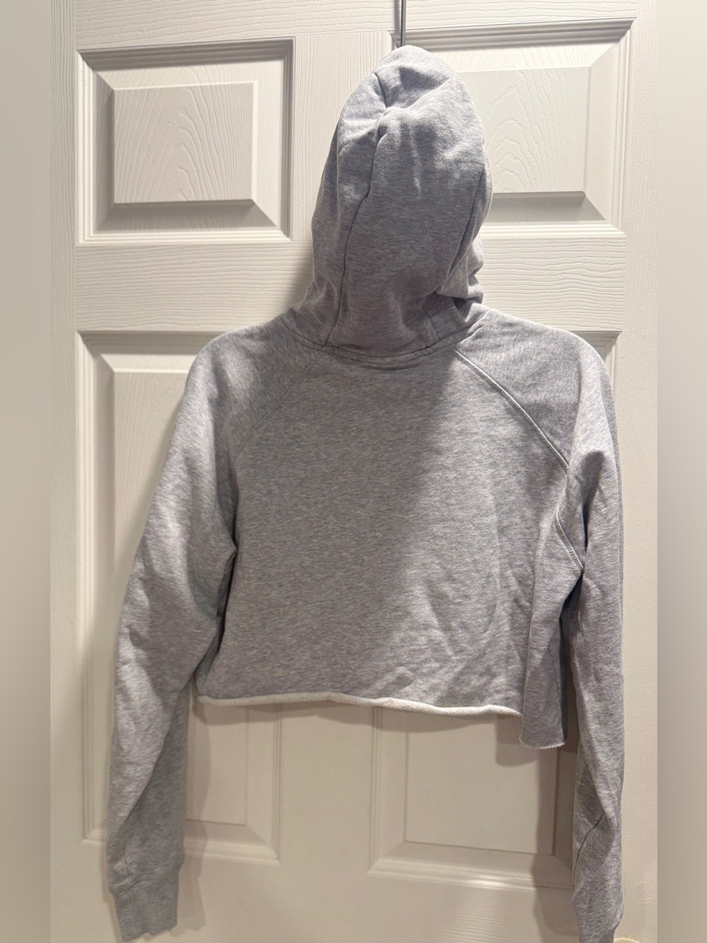 Gymshark Training Cropped Hoodie – Women’s Medium – Light Gray Sweatshirt - Picture 10 of 11